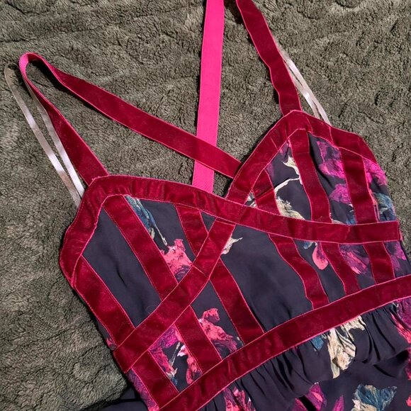 Gianni Bini Dresses & Skirts - NWT Gianni Bini Long Dress w Velvet Boustier Design Size Small